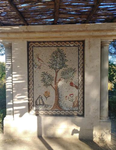 b886901a-305f-42d0-b077-01954735e2c8